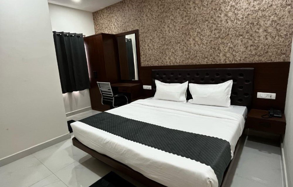 Hotel KSR Laura hotel-near-it-corridor-kondapur-hyderabad Image