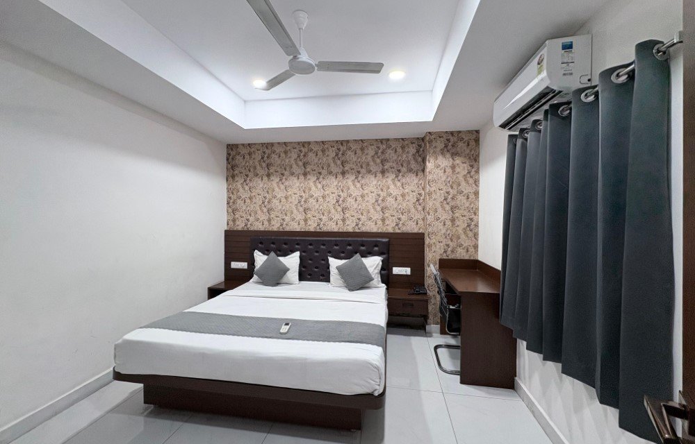 Deluxe Rooms at Hotel KSR Laura Picture